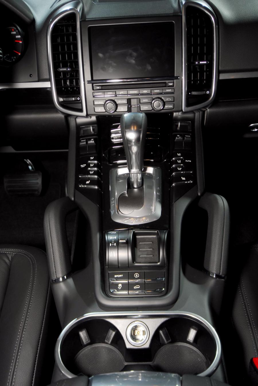  Porsche Cayenne 2011 года  (фото 95 из 107)